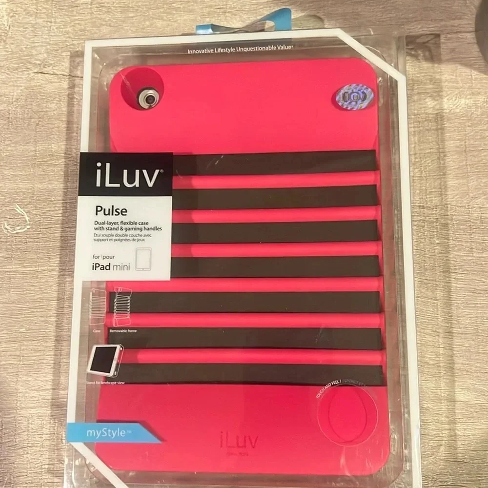 NIP iLuv iPad Mini Case 8 x 5.5 Flexible w/Gaming Handles